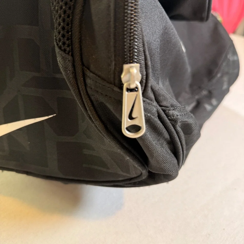 Nike Duffel Bag Black Swoosh Logo Gym‎ Travel Gear Training Sports Logo